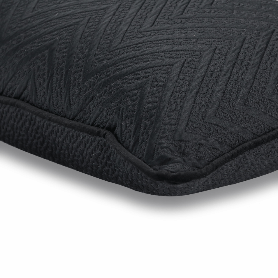 Fiona 35*65 Siyah Zigzag Saten Kırlent