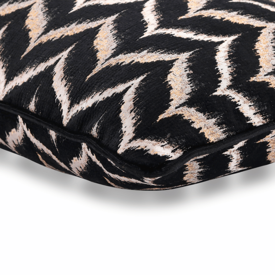 Vicente Zigzag 35*65 Siyah Viskon Kırlent