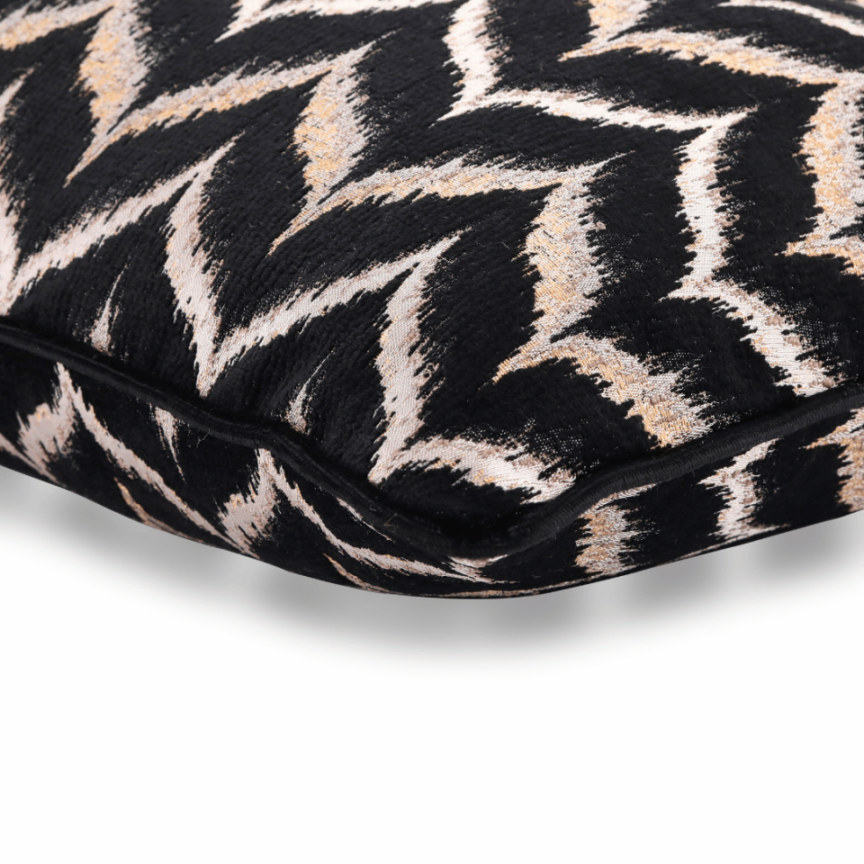 Vicente Zigzag 35*65 Siyah Viskon Kırlent