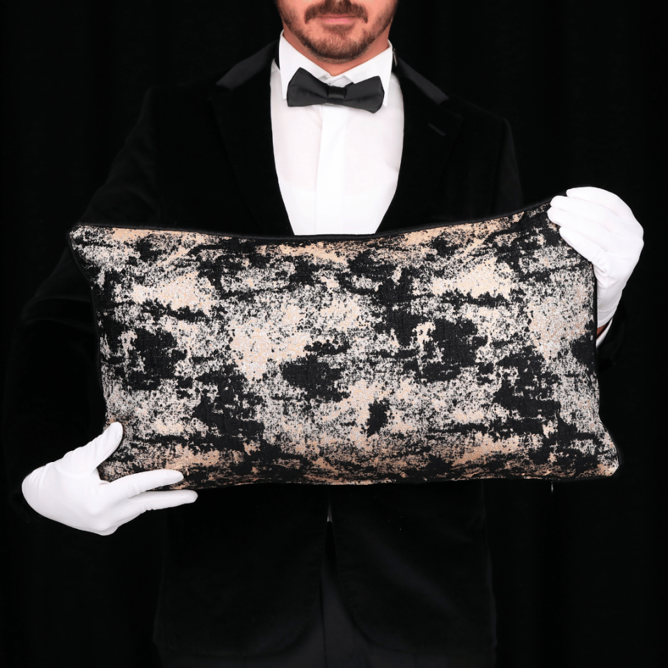 Vicente 35*65 Siyah Viskon Kırlent