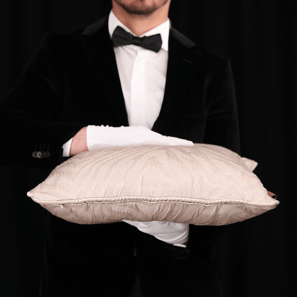 Frida 50*50 Vizon Zebra Saten Kırlent