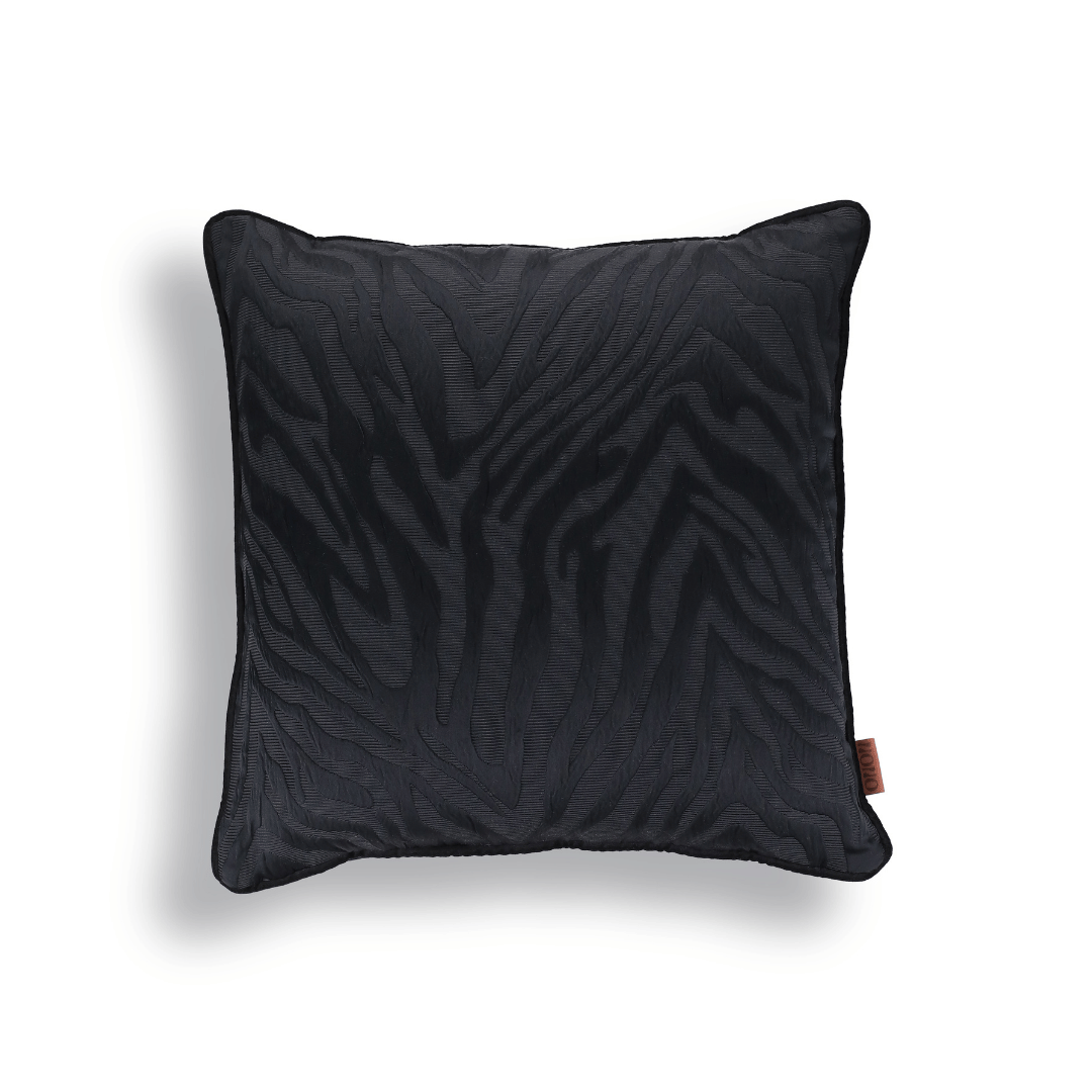 Frida 50*50 Siyah Zebra Saten Kırlent