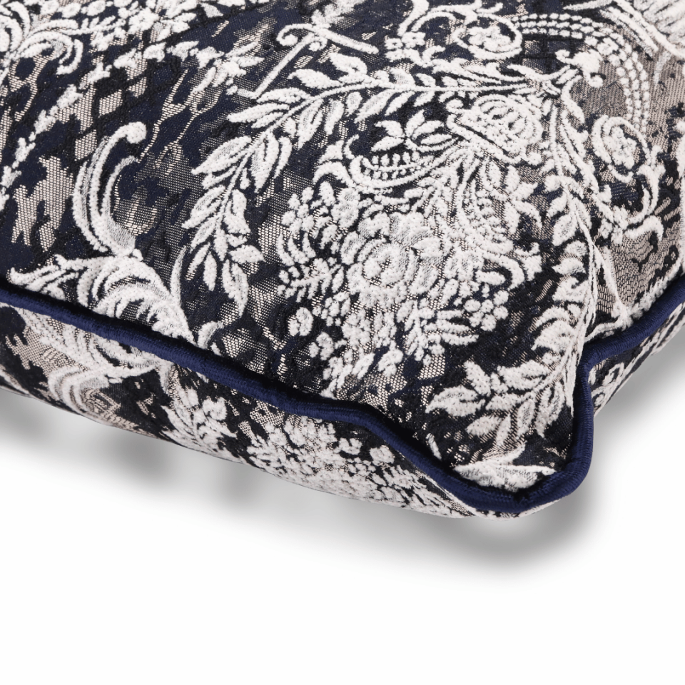 Vicente Vazo 50*50 Beyaz Viskon Kırlent