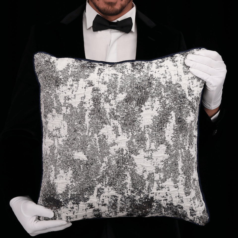 Vicente 50*50 Beyaz & Lacivert Viskon Kırlent