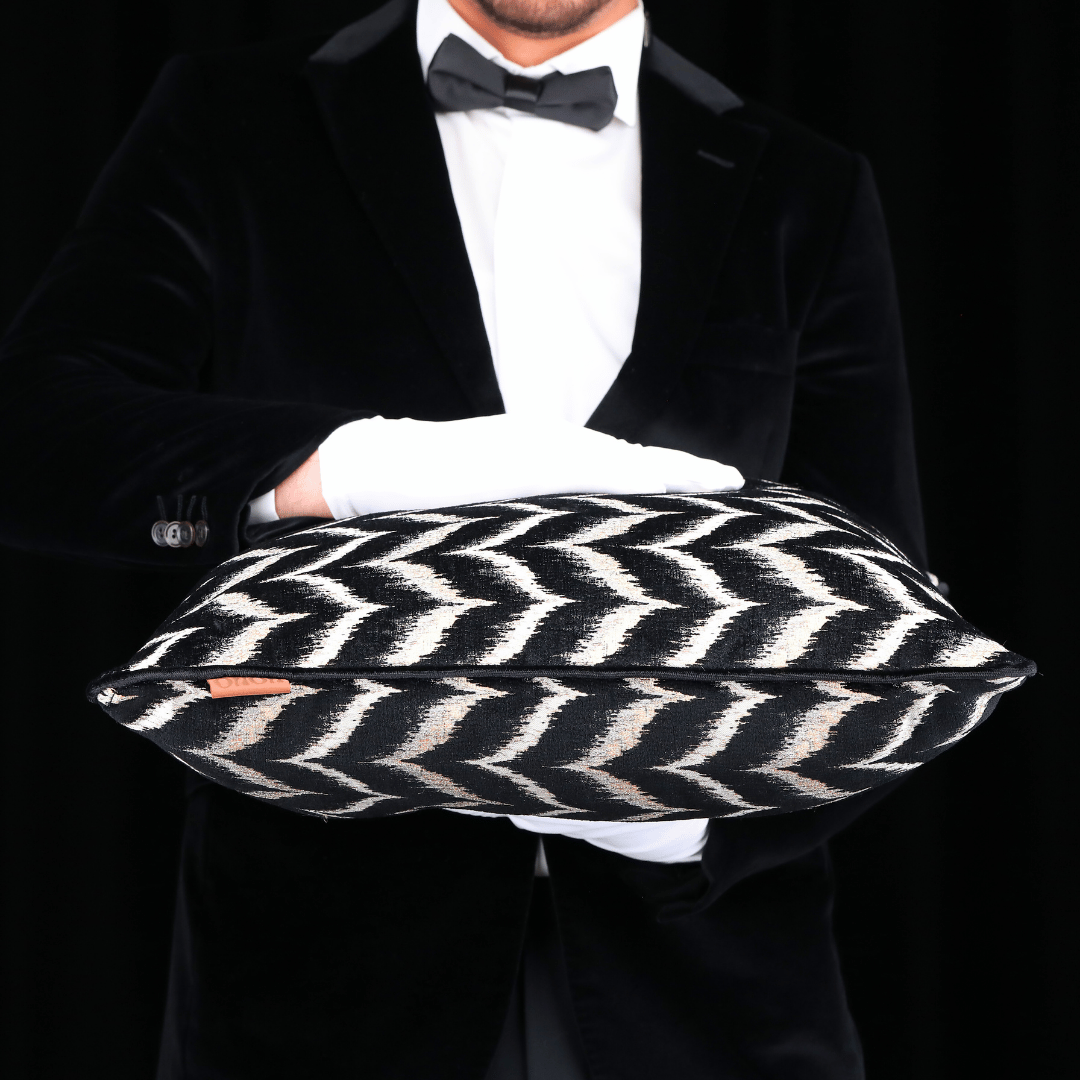 Vicente Zigzag 50*50 Siyah Viskon Kırlent