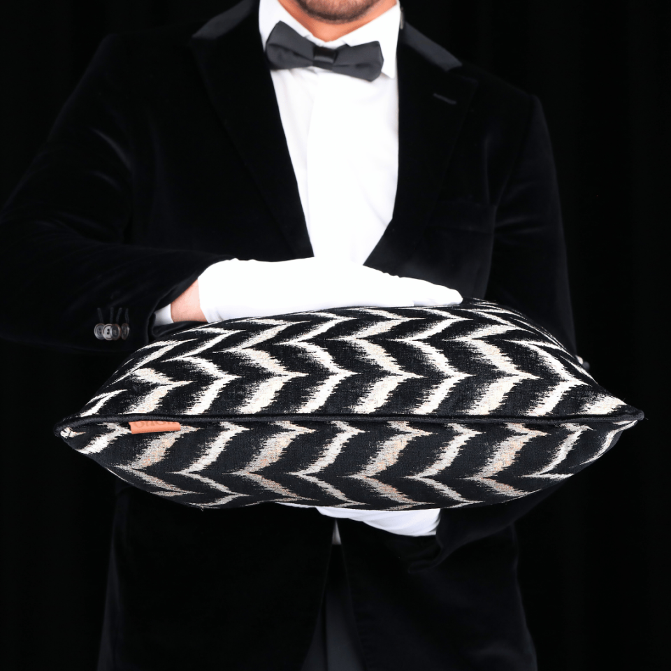 Vicente Zigzag 50*50 Siyah Viskon Kırlent