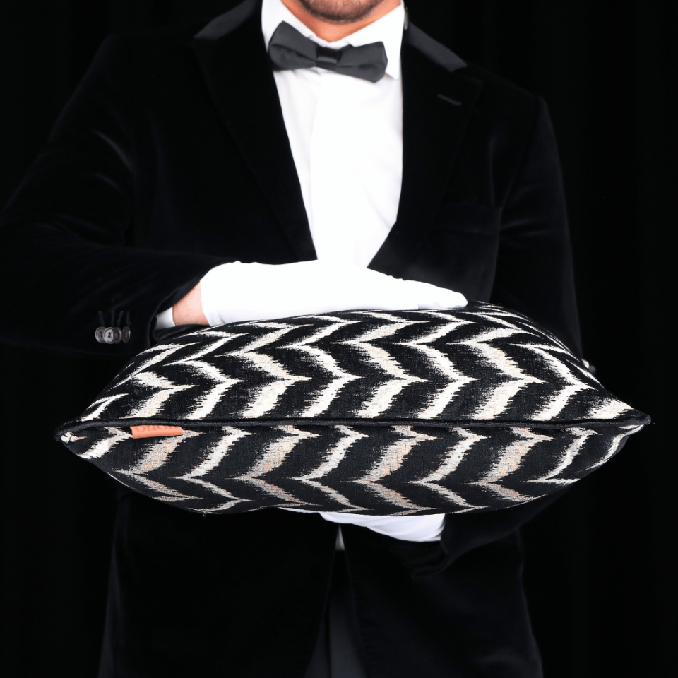 Vicente Zigzag 50*50 Siyah Viskon Kırlent