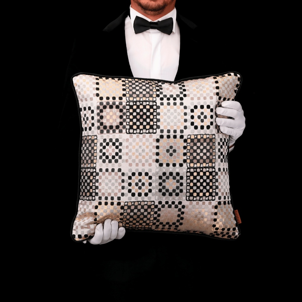 Vicente Benek 50*50 Siyah Viskon Kırlent