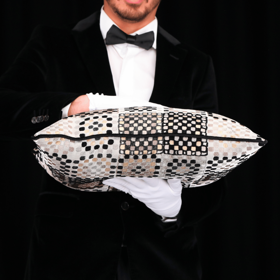 Vicente Benek 50*50 Siyah Viskon Kırlent