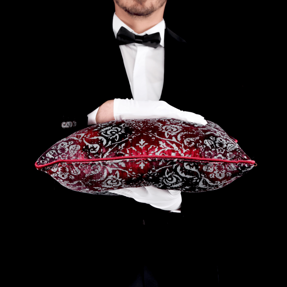 Oliva Damask 50*50 Kırmızı Kadife Kırlent