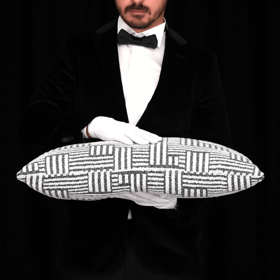 Abby 35*65 Siyah & Beyaz Etro Kırlent