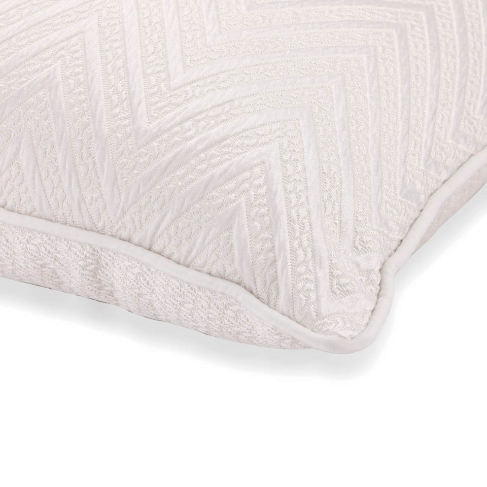 Fiona 45*45 Beyaz Zigzag Saten Kırlent