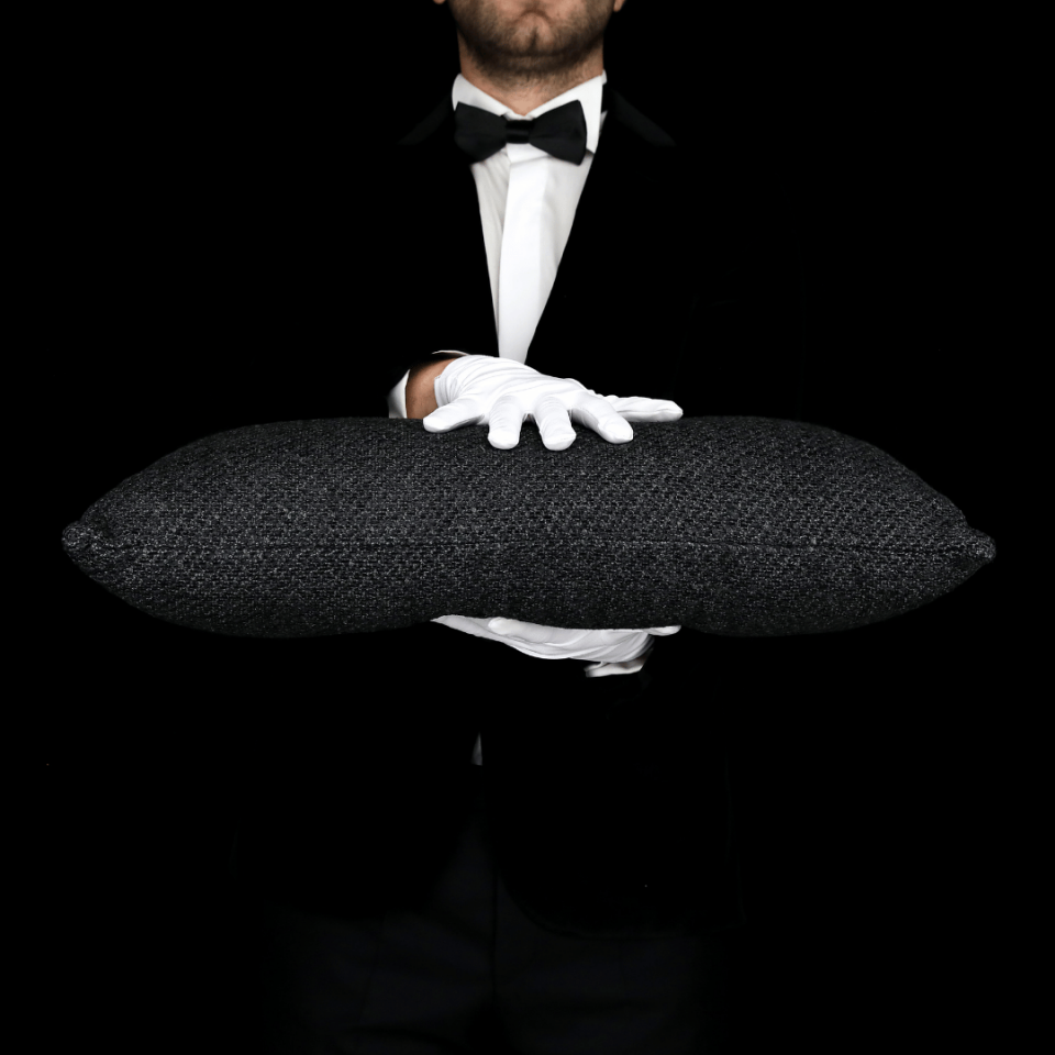 Mira 35*65 Siyah Akrilik Keten Kırlent