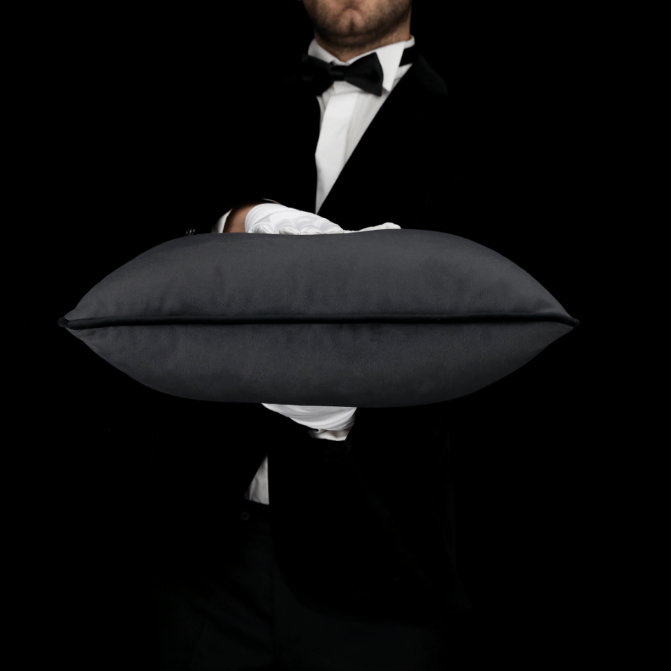 Bob 50*50 Koyu Gri Kadife Kırlent