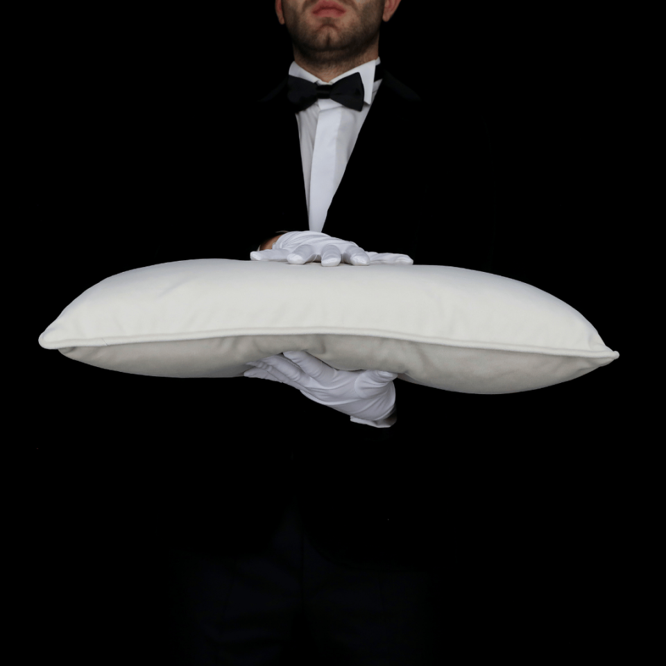 Bob 35*65 Krem Kadife Kırlent