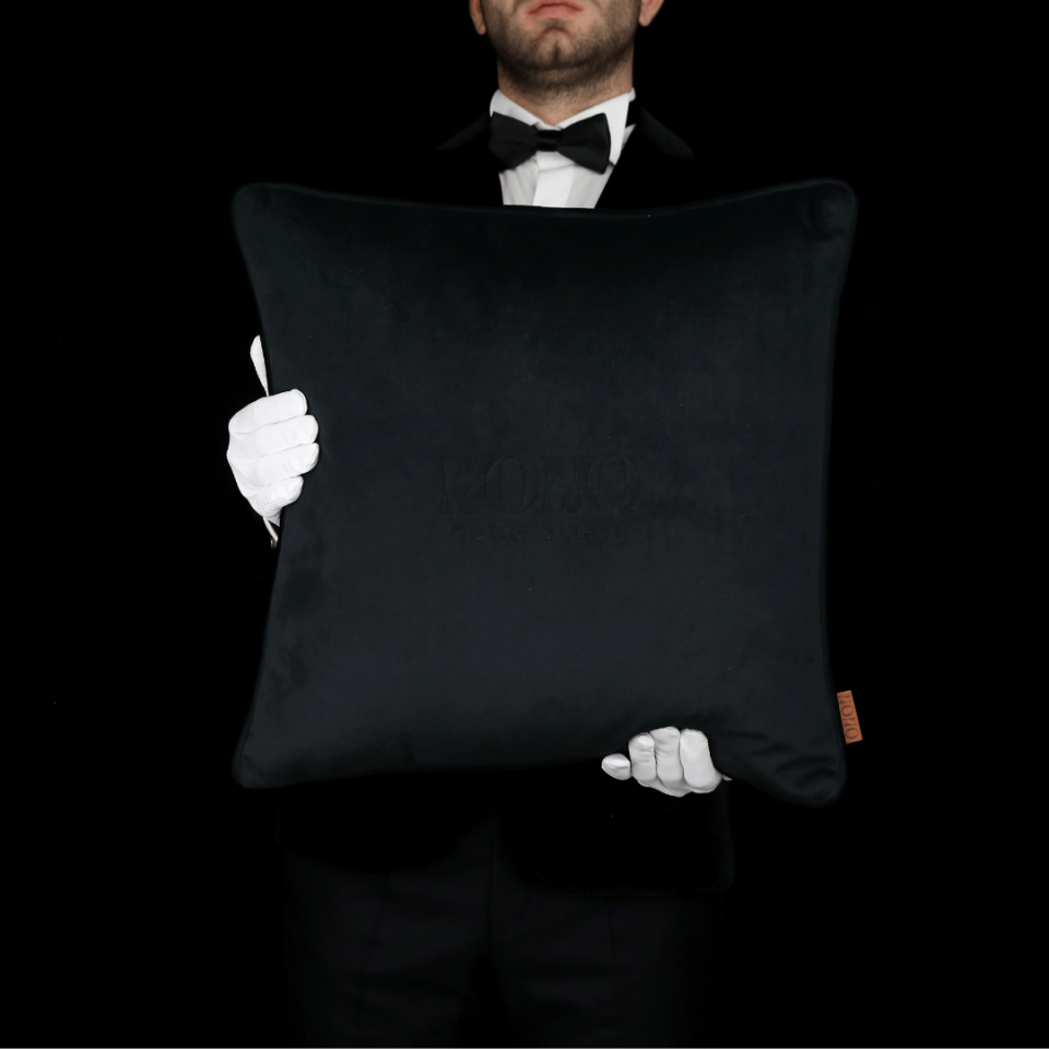 Bob 50*50 Siyah Kadife Kırlent