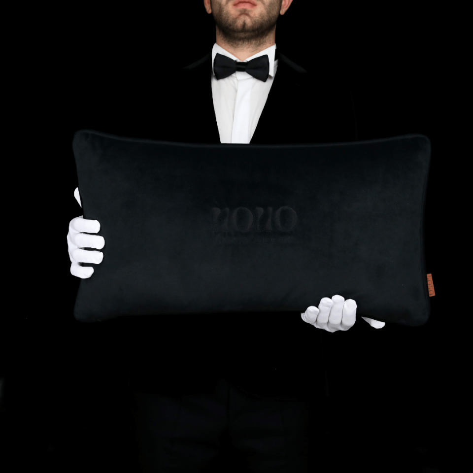 Bob 35*65 Siyah Kadife Kırlent