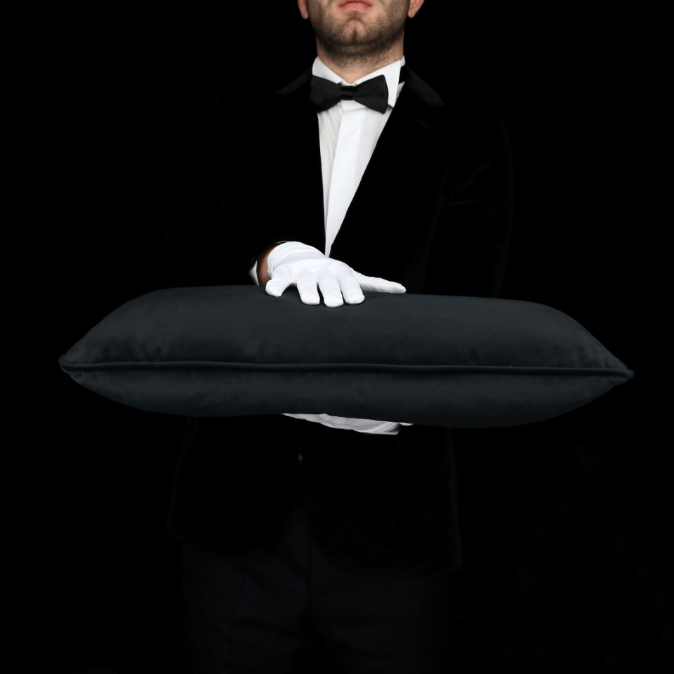 Bob 35*65 Siyah Kadife Kırlent